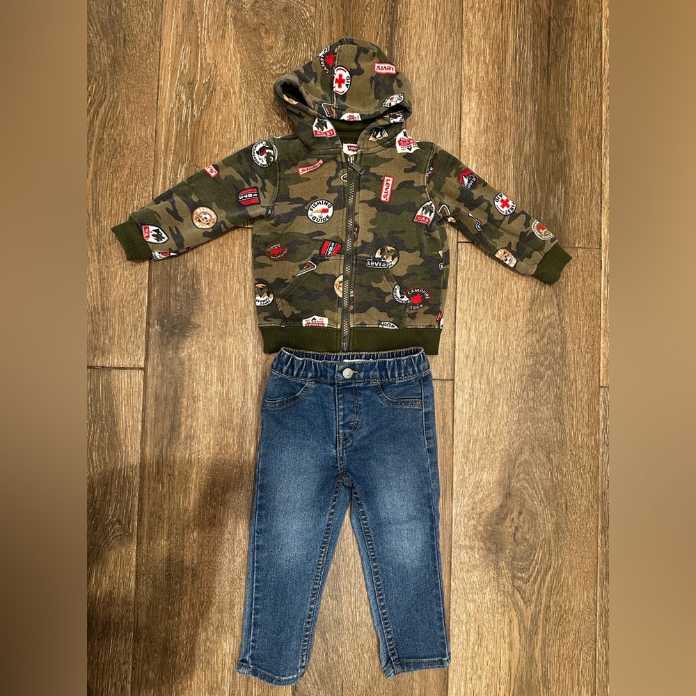 Levi's Green Camo Hoodie and Blue Jeans Set